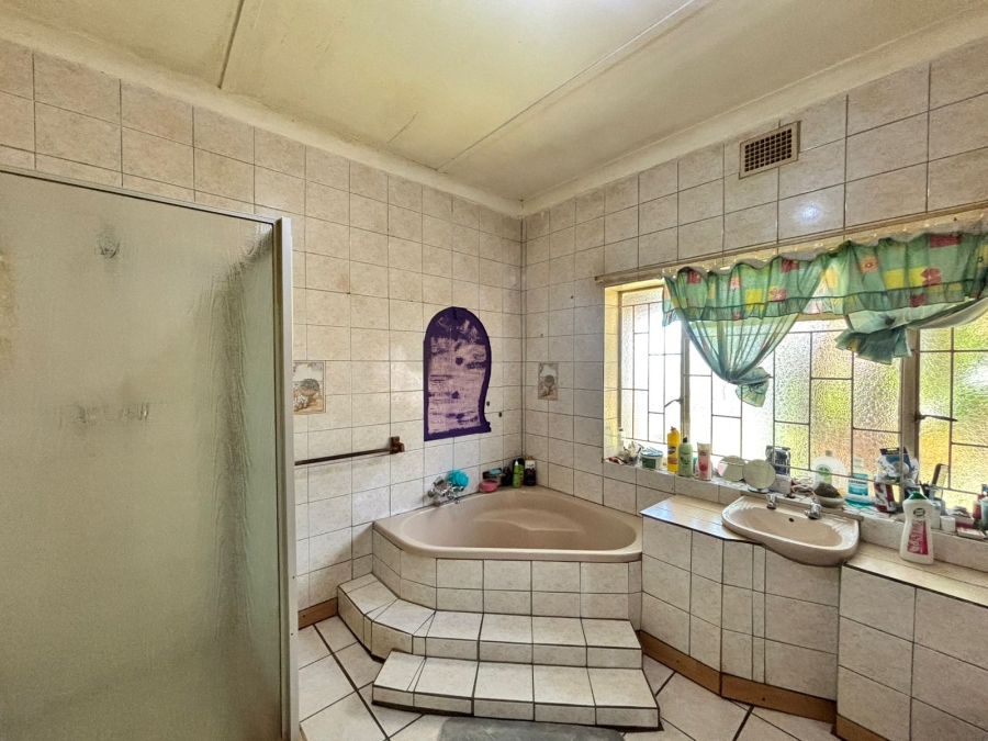 6 Bedroom Property for Sale in Songloed North West